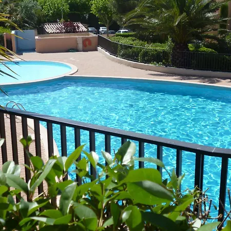 T2 Dans Domaine Prive Piscine Tennis Parc Parc Aquatique Vue Et